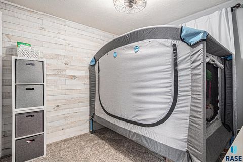 Single Family Residence in Sioux Falls SD 5104 S Carrick Ave Avenue 12.jpg