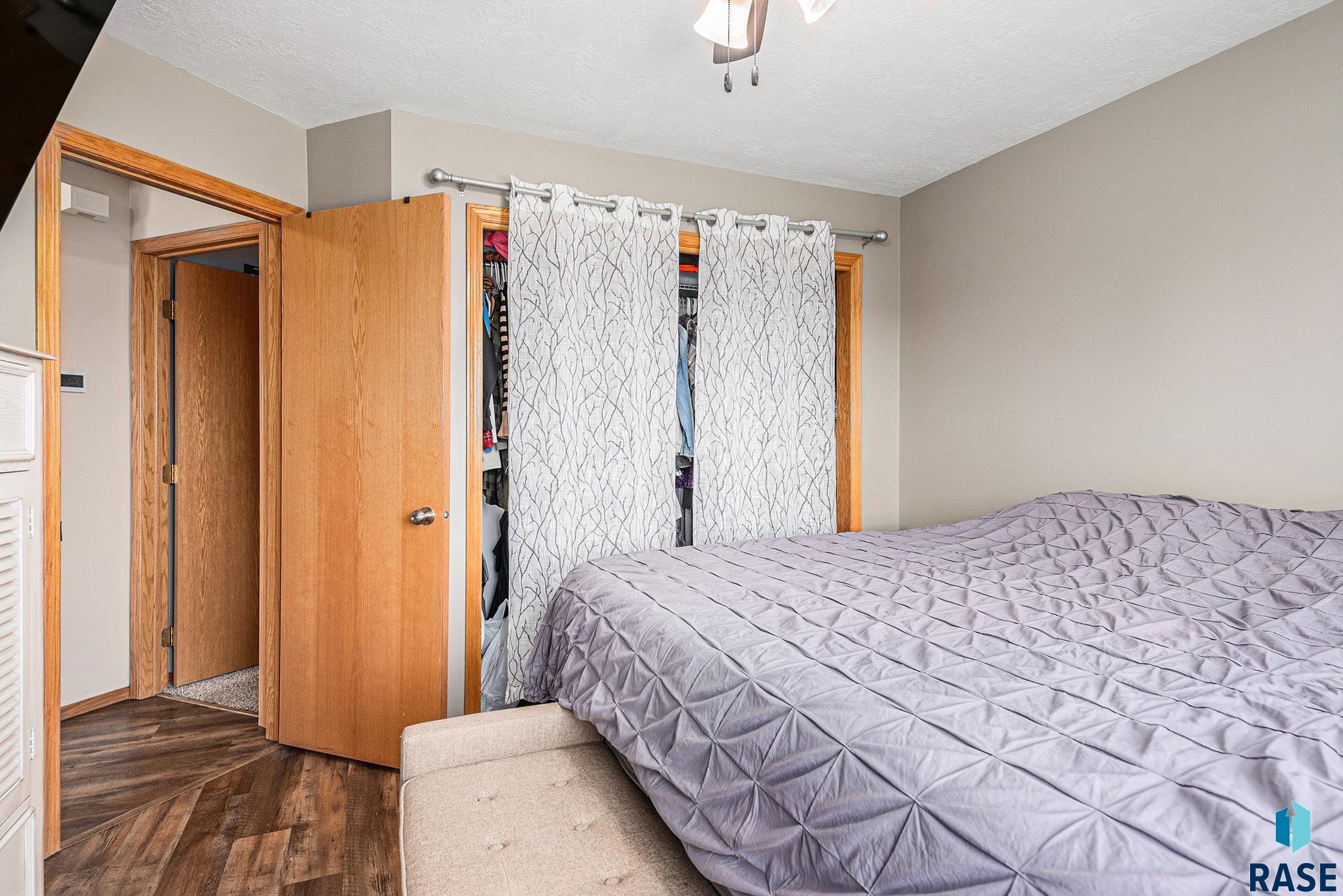 Single Family Residence in Sioux Falls SD 5104 S Carrick Ave Avenue 10.jpg
