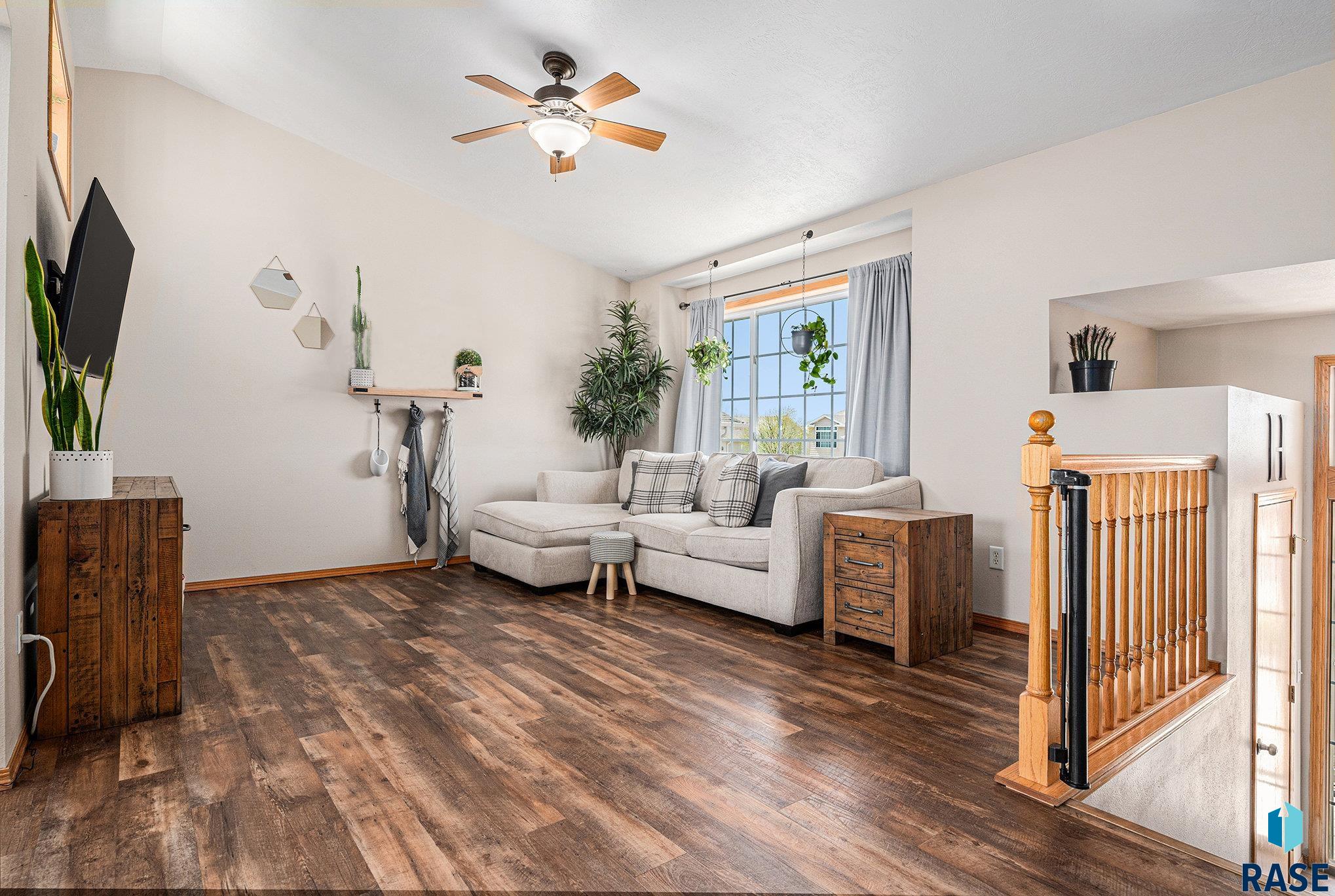 Single Family Residence in Sioux Falls SD 5104 S Carrick Ave Avenue 3.jpg