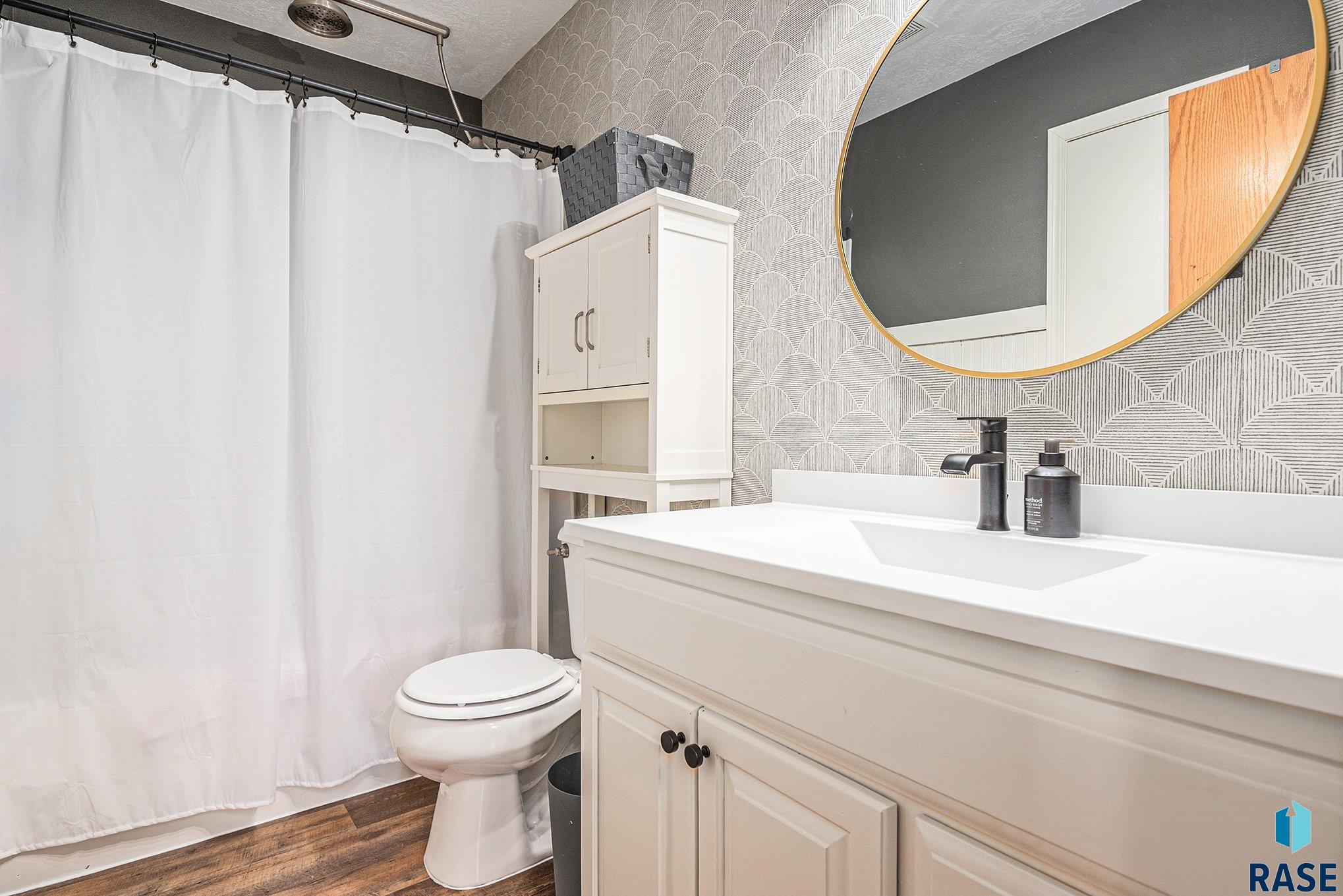 Single Family Residence in Sioux Falls SD 5104 S Carrick Ave Avenue 14.jpg