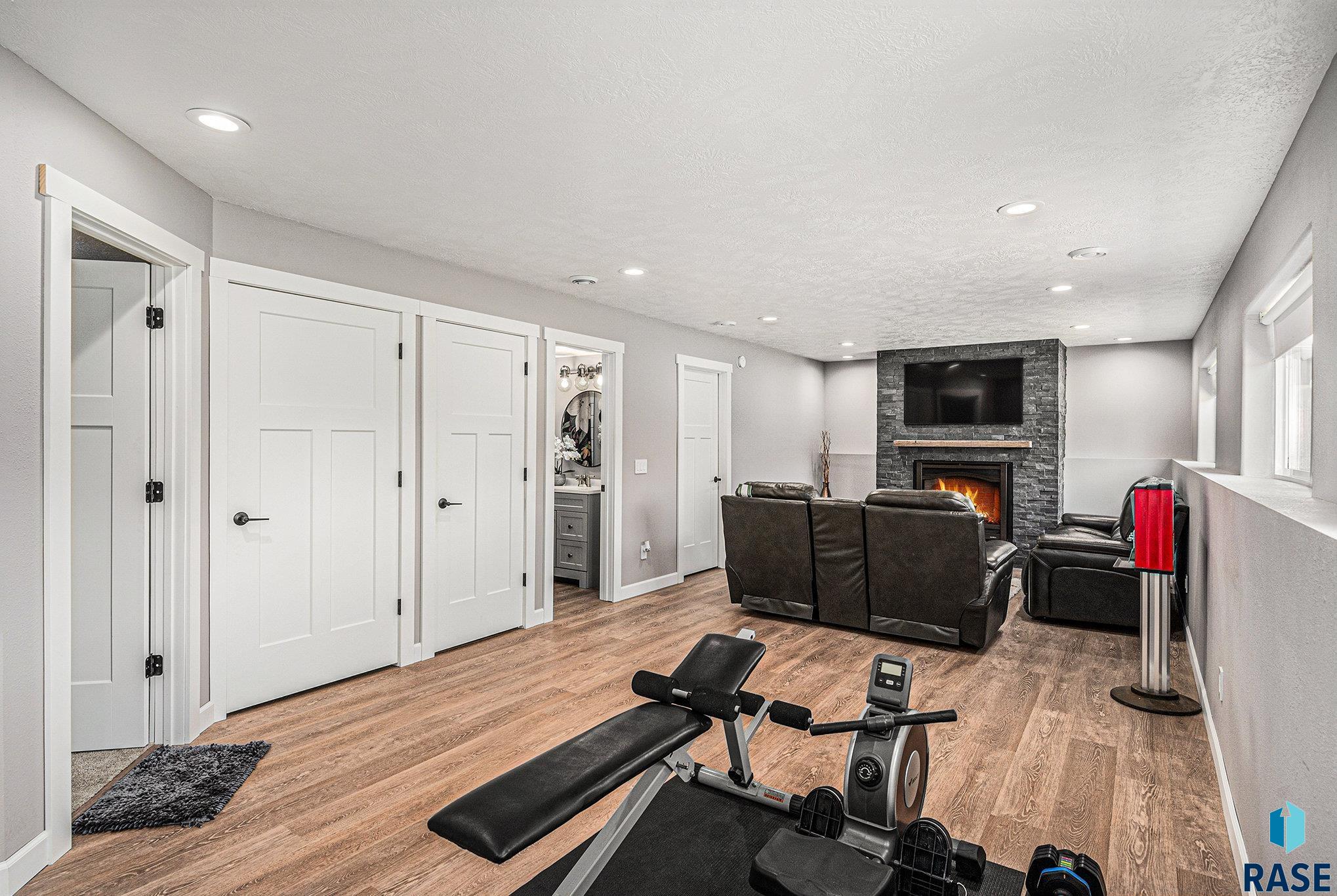 Single Family Residence in Sioux Falls SD 5104 S Carrick Ave Avenue 17.jpg