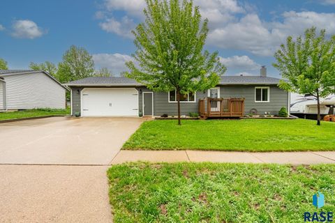 Single Family Residence in Brandon SD 208 E Glennwood Dr Drive.jpg