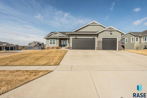 Single Family Residence in Sioux Falls SD 609 S Douglas Fir Ave Avenue.jpg
