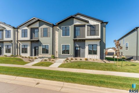 Townhouse in Sioux Falls SD 8607 W Shoreline Pl Place.jpg