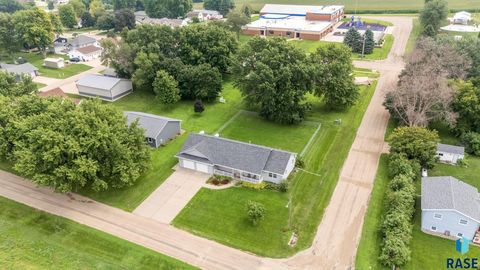 Single Family Residence in Beaver Creek MN 410 S 3rd St Street.jpg