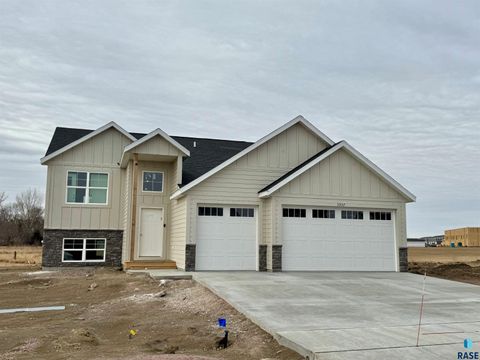 Single Family Residence in Sioux Falls SD 5937 S Coneflower Ave Avenue.jpg