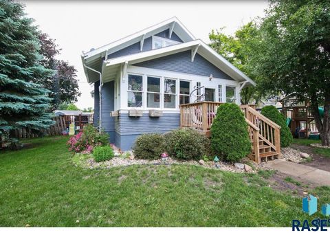 Single Family Residence in Lennox SD 313 S Cedar St Street.jpg