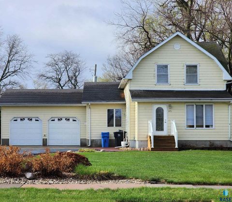 Single Family Residence in Salem SD 421 E Vermont Ave Avenue.jpg