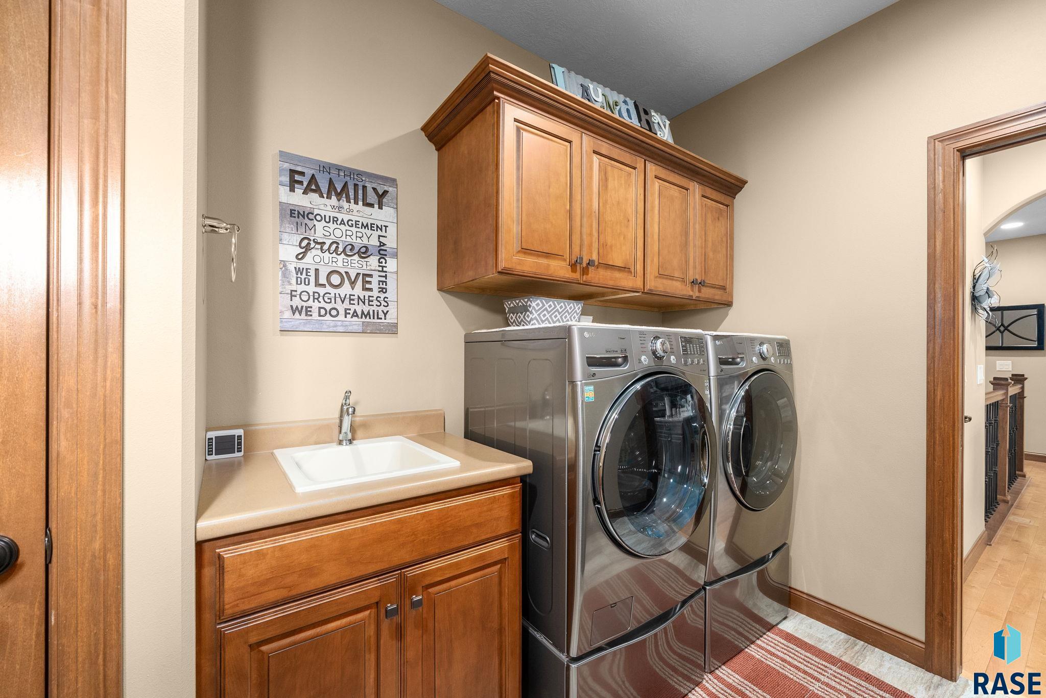 Single Family Residence in Sioux Falls SD 1316 S Monticello Ct Court 10.jpg
