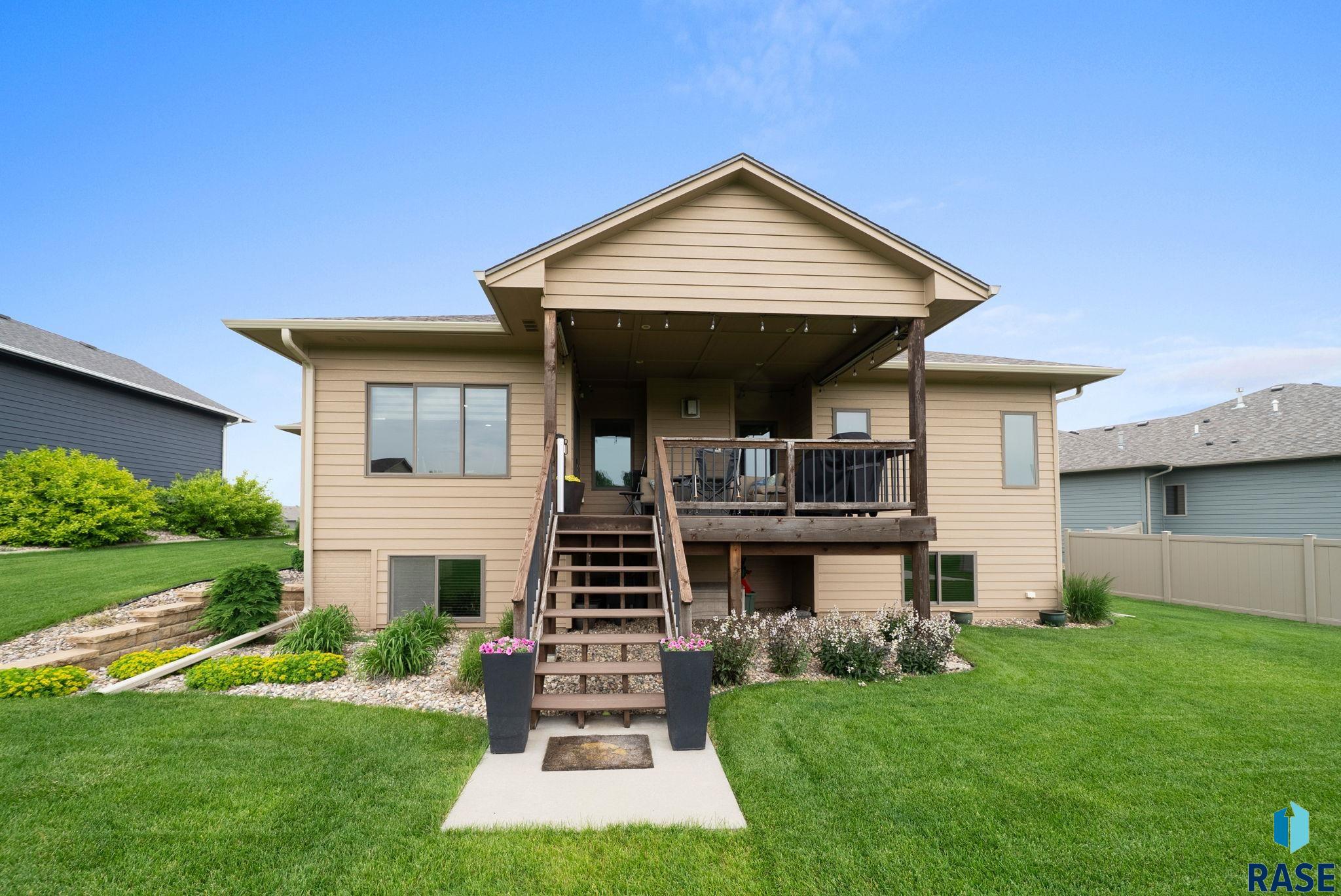 Single Family Residence in Sioux Falls SD 1316 S Monticello Ct Court 28.jpg
