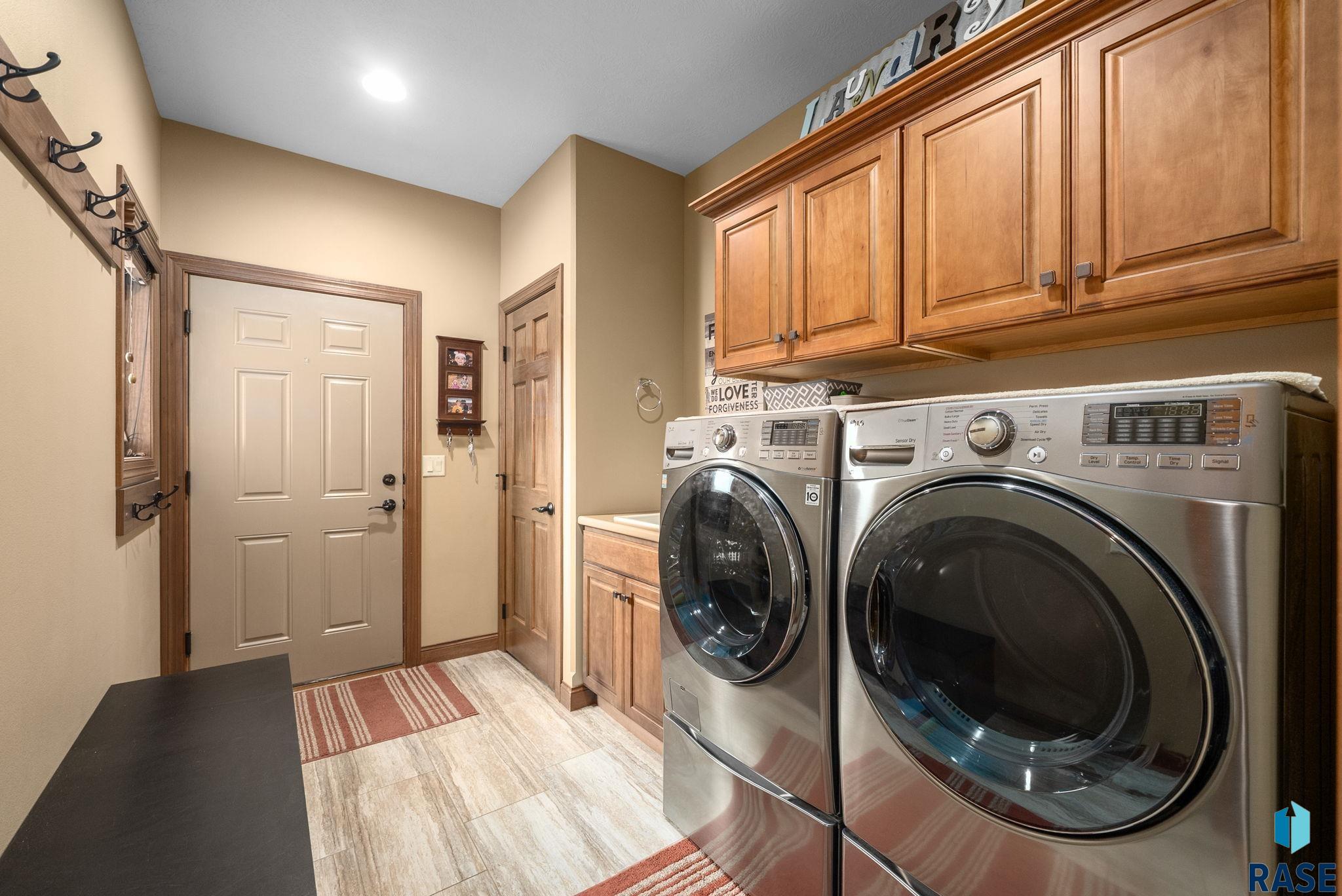 Single Family Residence in Sioux Falls SD 1316 S Monticello Ct Court 11.jpg