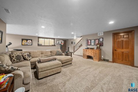 Single Family Residence in Sioux Falls SD 1316 S Monticello Ct Court 20.jpg