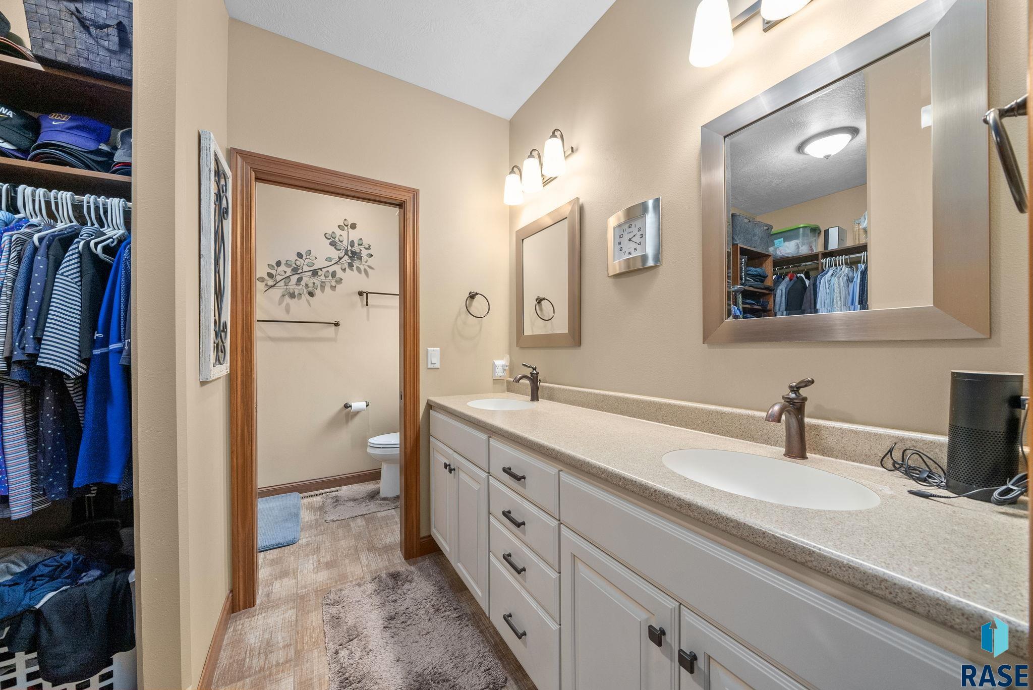 Single Family Residence in Sioux Falls SD 1316 S Monticello Ct Court 16.jpg