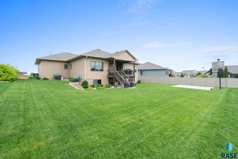 Single Family Residence in Sioux Falls SD 1316 S Monticello Ct Court 26.jpg