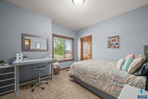 Single Family Residence in Sioux Falls SD 1316 S Monticello Ct Court 17.jpg