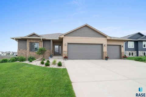Single Family Residence in Sioux Falls SD 1316 S Monticello Ct Court.jpg