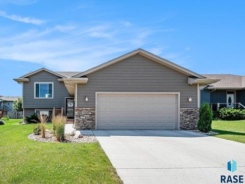 Single Family Residence in Sioux Falls SD 3209 E Brewster St Street.jpg