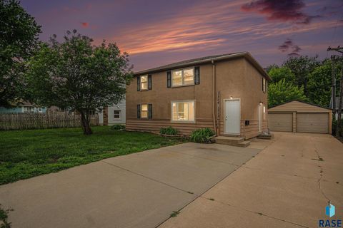 Duplex in Sioux Falls SD 1309 S Gary Dr Drive.jpg