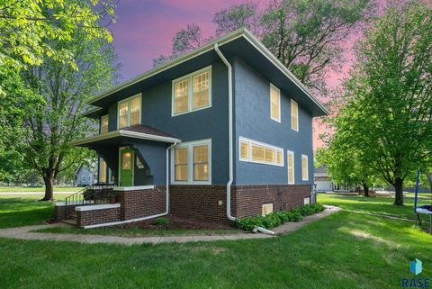Single Family Residence in Beresford SD 101 N 8Th St Street.jpg