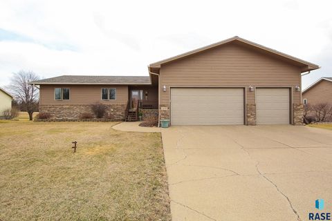 Single Family Residence in Beresford SD 1175 Dignity Dr Drive.jpg