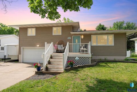 Single Family Residence in Sioux Falls SD 1713 E Fair Ln Lane.jpg