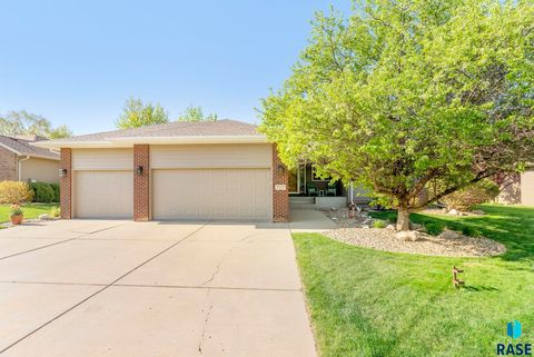 Single Family Residence in Sioux Falls SD 717 W Cascade St Street.jpg