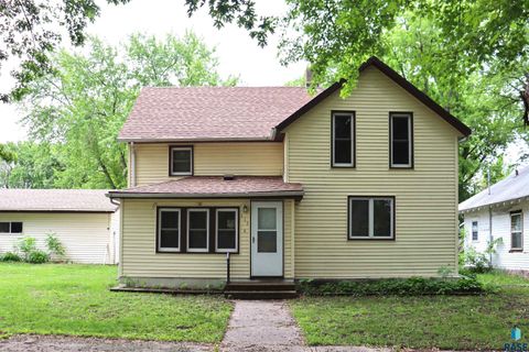 Single Family Residence in Jasper MN 117 E 4th St Street.jpg