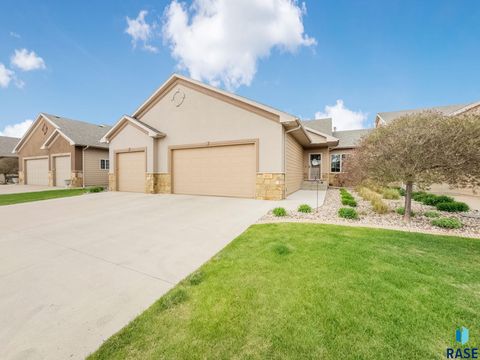 Townhouse in Sioux Falls SD 8111 S Seven Oaks Dr Drive.jpg