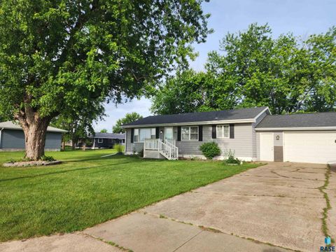 Single Family Residence in Salem SD 401 S Hill St Street.jpg