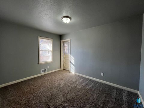 Single Family Residence in Canton SD 115 S Blair Ave Avenue 10.jpg