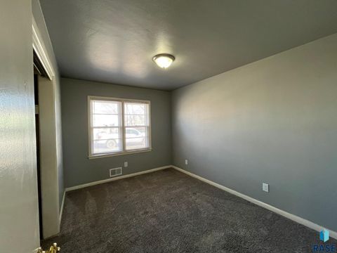 Single Family Residence in Canton SD 115 S Blair Ave Avenue 14.jpg