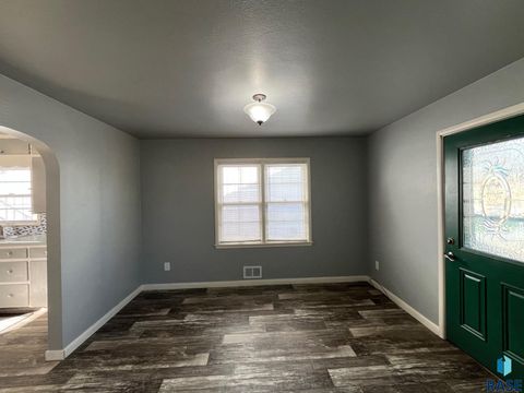 Single Family Residence in Canton SD 115 S Blair Ave Avenue 3.jpg