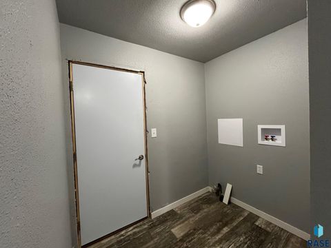 Single Family Residence in Canton SD 115 S Blair Ave Avenue 17.jpg