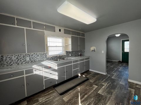 Single Family Residence in Canton SD 115 S Blair Ave Avenue 9.jpg