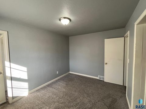 Single Family Residence in Canton SD 115 S Blair Ave Avenue 12.jpg