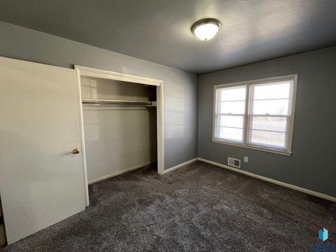 Single Family Residence in Canton SD 115 S Blair Ave Avenue 15.jpg