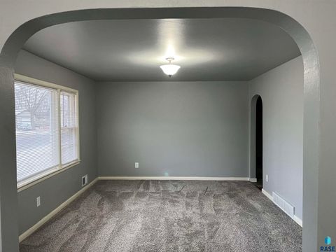 Single Family Residence in Canton SD 115 S Blair Ave Avenue 5.jpg