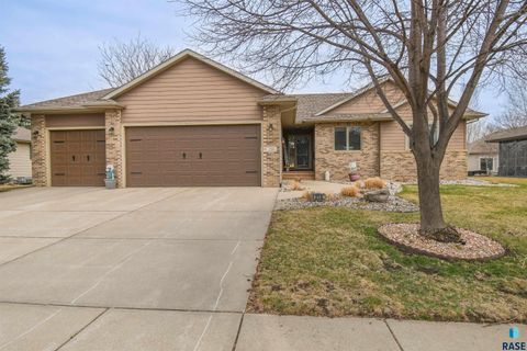 Single Family Residence in Lennox SD 216 E Poplar Dr Drive.jpg
