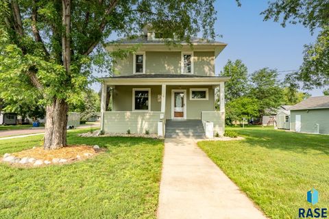 Single Family Residence in Canton SD 207 N Wicker St Street.jpg