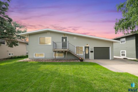 Single Family Residence in Sioux Falls SD 1001 E Pam Rd Road.jpg