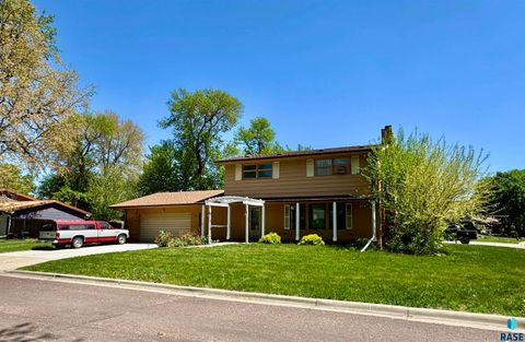 Single Family Residence in Brandon SD 100 N Needles Dr Drive.jpg