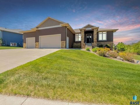 Single Family Residence in Brandon SD 305 S Heritage Rd Road.jpg