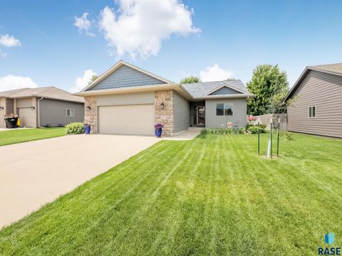 Single Family Residence in Sioux Falls SD 5205 S Sirocco Ave Avenue.jpg