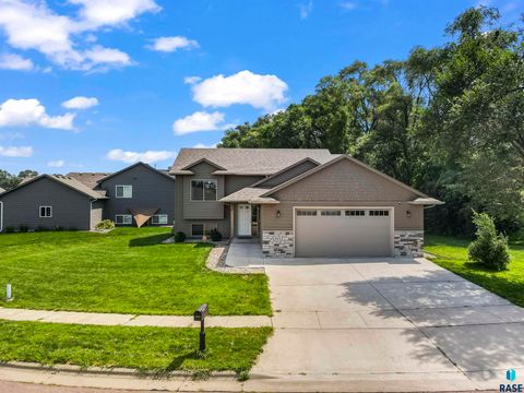 Single Family Residence in Sioux Falls SD 1601 E Tracy Ln Lane.jpg
