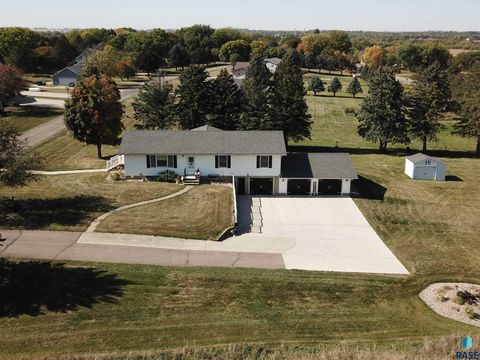 Single Family Residence in Luverne MN 1495 115th St Street.jpg