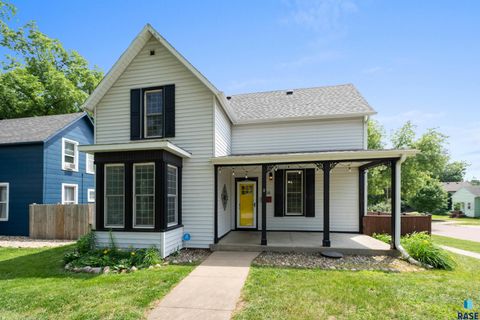 Single Family Residence in Sioux Falls SD 624 S 2nd Ave Avenue.jpg