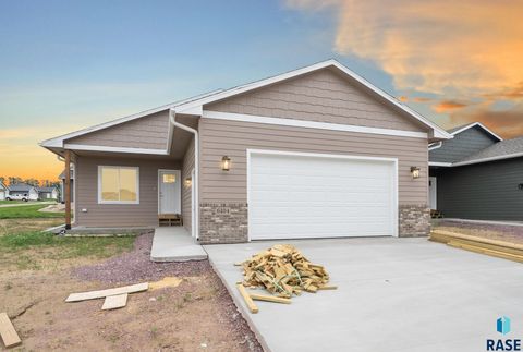 Single Family Residence in Sioux Falls SD 6104 N Seubert Ave Avenue.jpg