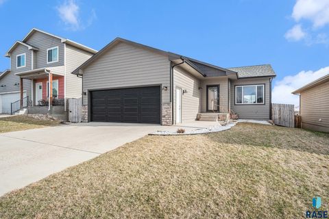 Single Family Residence in Sioux Falls SD 1905 E 70th St N Street.jpg