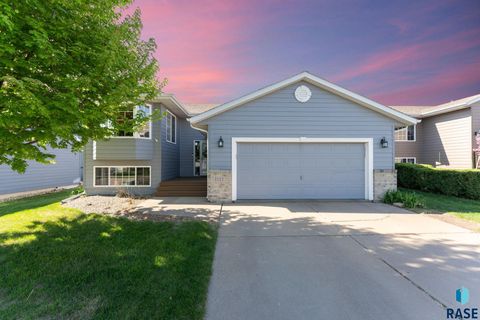 Single Family Residence in Sioux Falls SD 7127 W 50th St Street.jpg