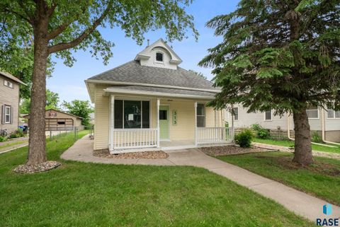 Single Family Residence in Lennox SD 313 E 2nd Ave Avenue.jpg
